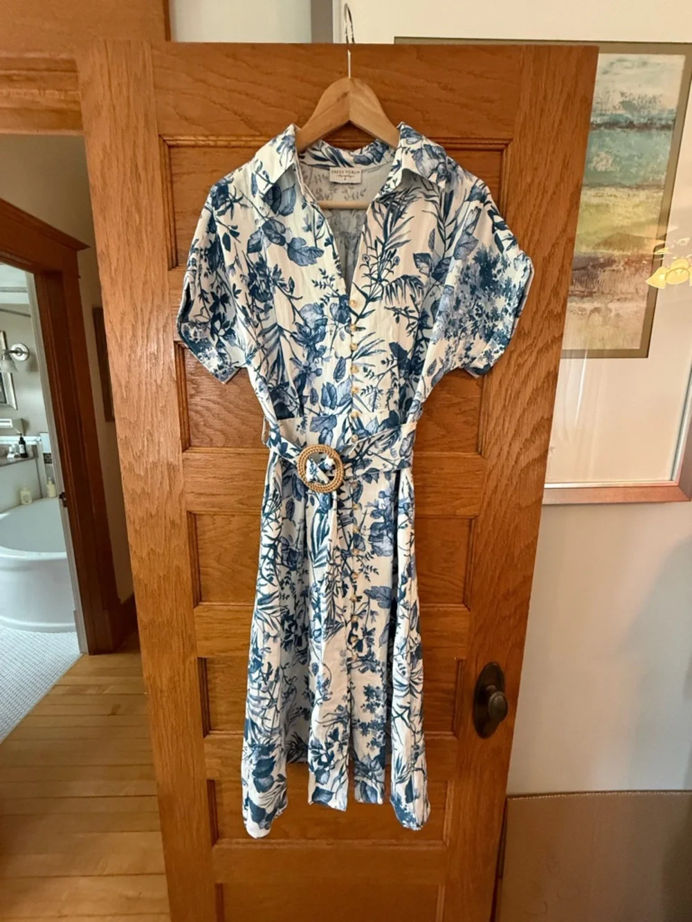 SPRINGTIME SPLENDOR WHITE & BLUE FLORAL BELTED MIDI DRESS Dress Forum Los An - Picture 4 of 8